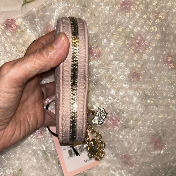 NWT Juicy Couture Not Your Babe Heart zip around wristlet - Picture 10 of 14